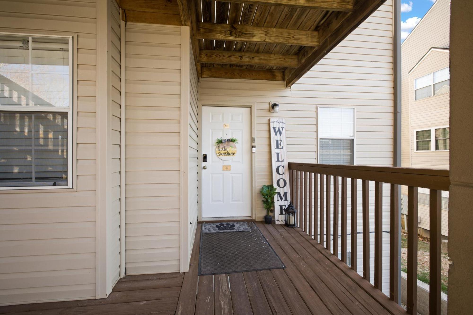 Walk-In, No Stairs Condo, Pets Welcome, 4 Mins To Silver Dollar City, 14 Mins To Ball Park Of America, Amazing Ozark Mountian Views Branson Exterior photo