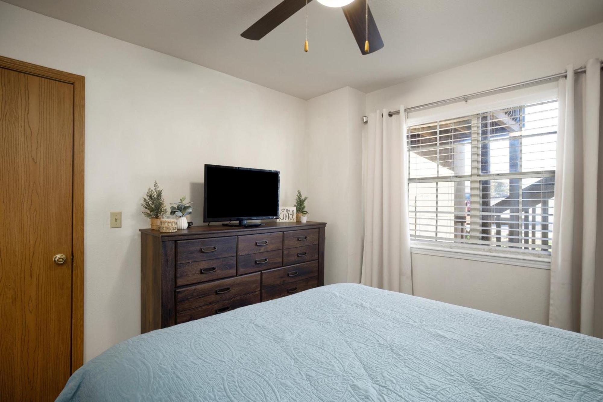 Walk-In, No Stairs Condo, Pets Welcome, 4 Mins To Silver Dollar City, 14 Mins To Ball Park Of America, Amazing Ozark Mountian Views Branson Exterior photo