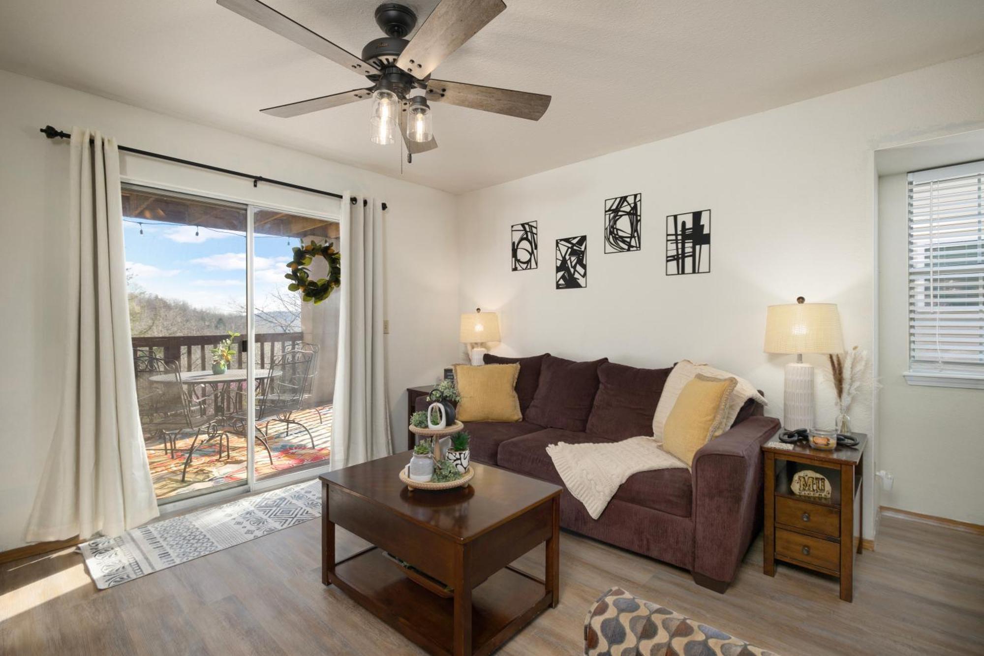 Walk-In, No Stairs Condo, Pets Welcome, 4 Mins To Silver Dollar City, 14 Mins To Ball Park Of America, Amazing Ozark Mountian Views Branson Exterior photo