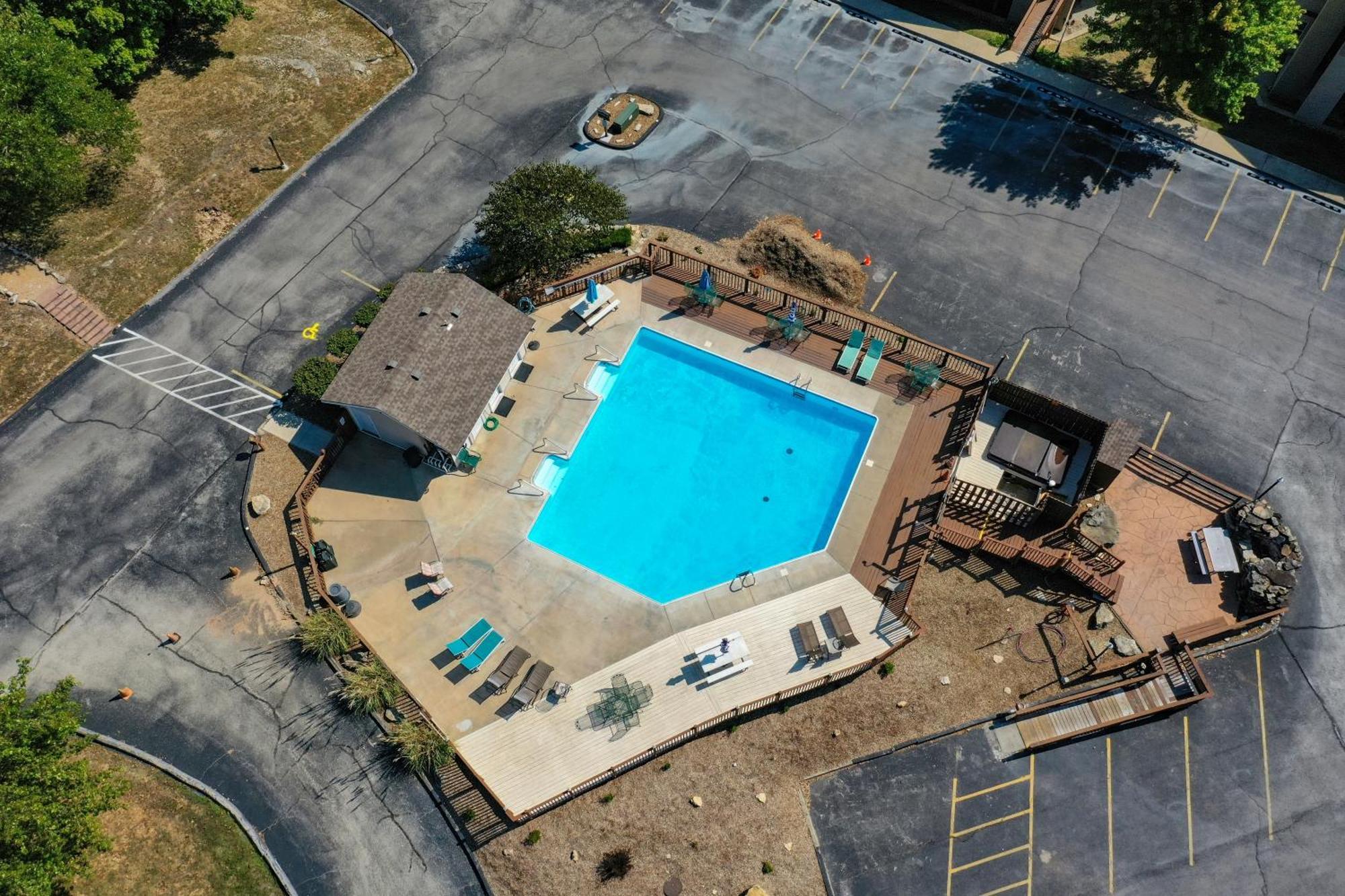 Walk-In, No Stairs Condo, Pets Welcome, 4 Mins To Silver Dollar City, 14 Mins To Ball Park Of America, Amazing Ozark Mountian Views Branson Exterior photo
