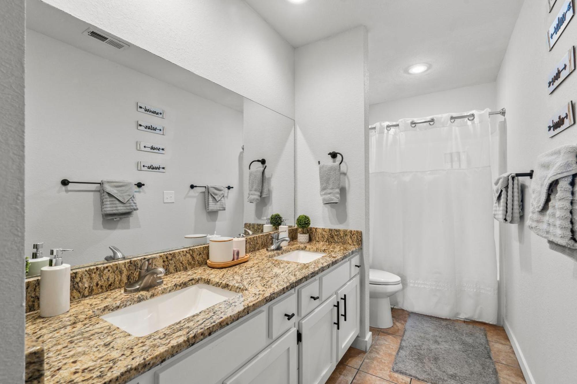 Walk-In, No Stairs Condo, Pets Welcome, 4 Mins To Silver Dollar City, 14 Mins To Ball Park Of America, Amazing Ozark Mountian Views Branson Exterior photo